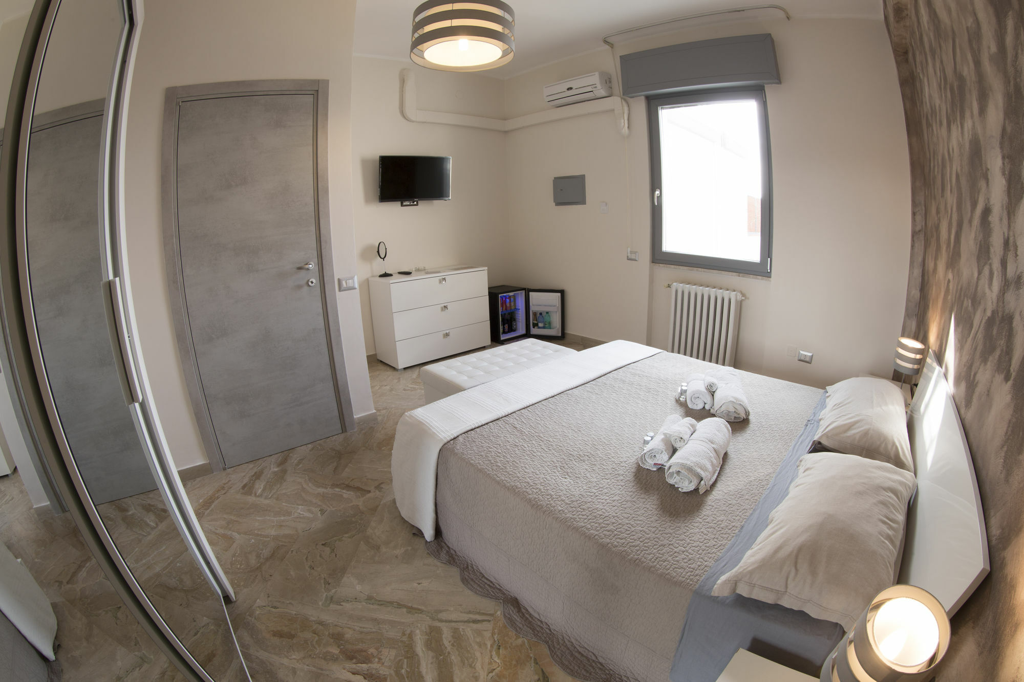 Penthouse Station Luxury Suites & Apartment Бриндизи Экстерьер фото
