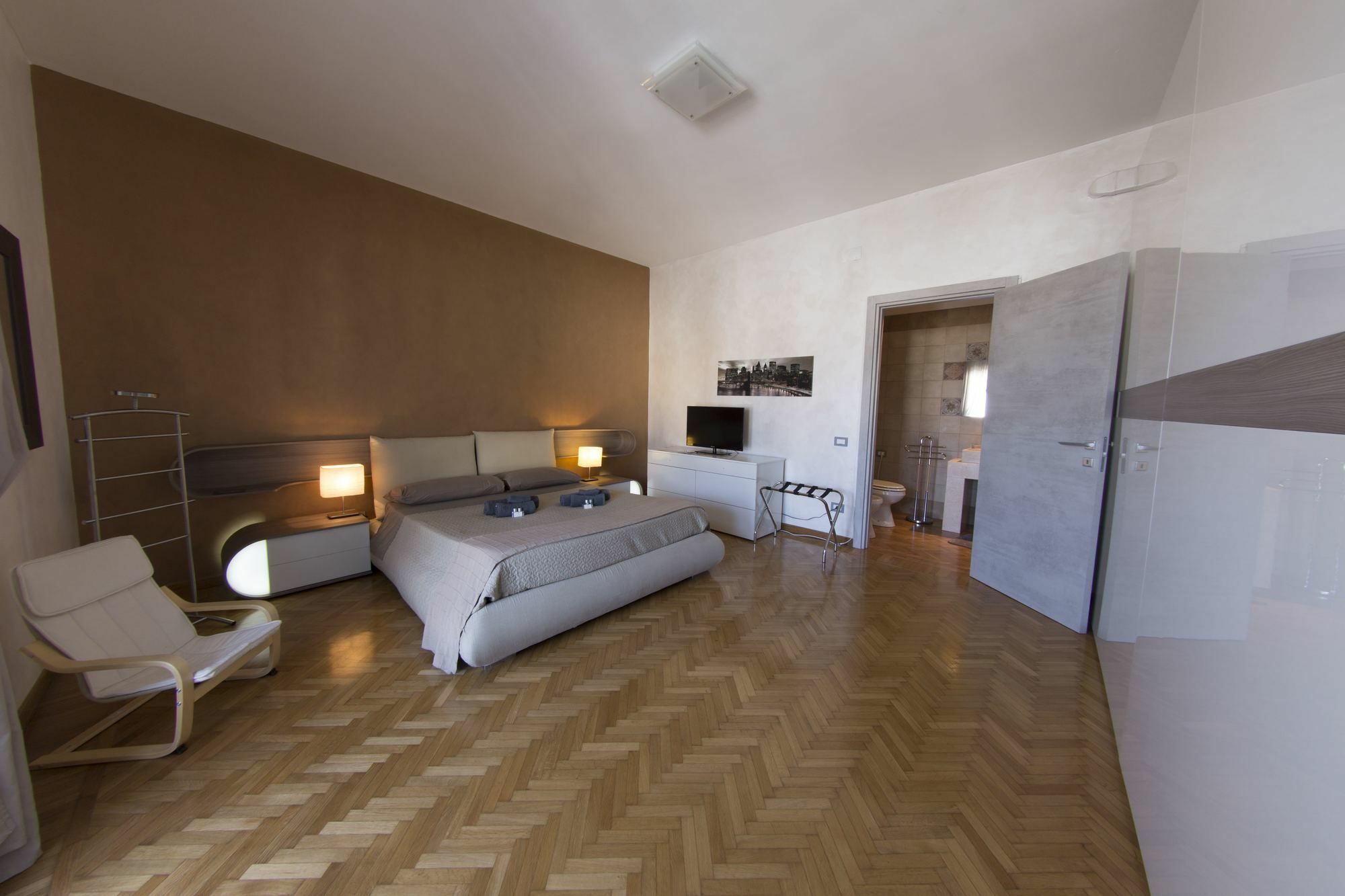 Penthouse Station Luxury Suites & Apartment Бриндизи Экстерьер фото